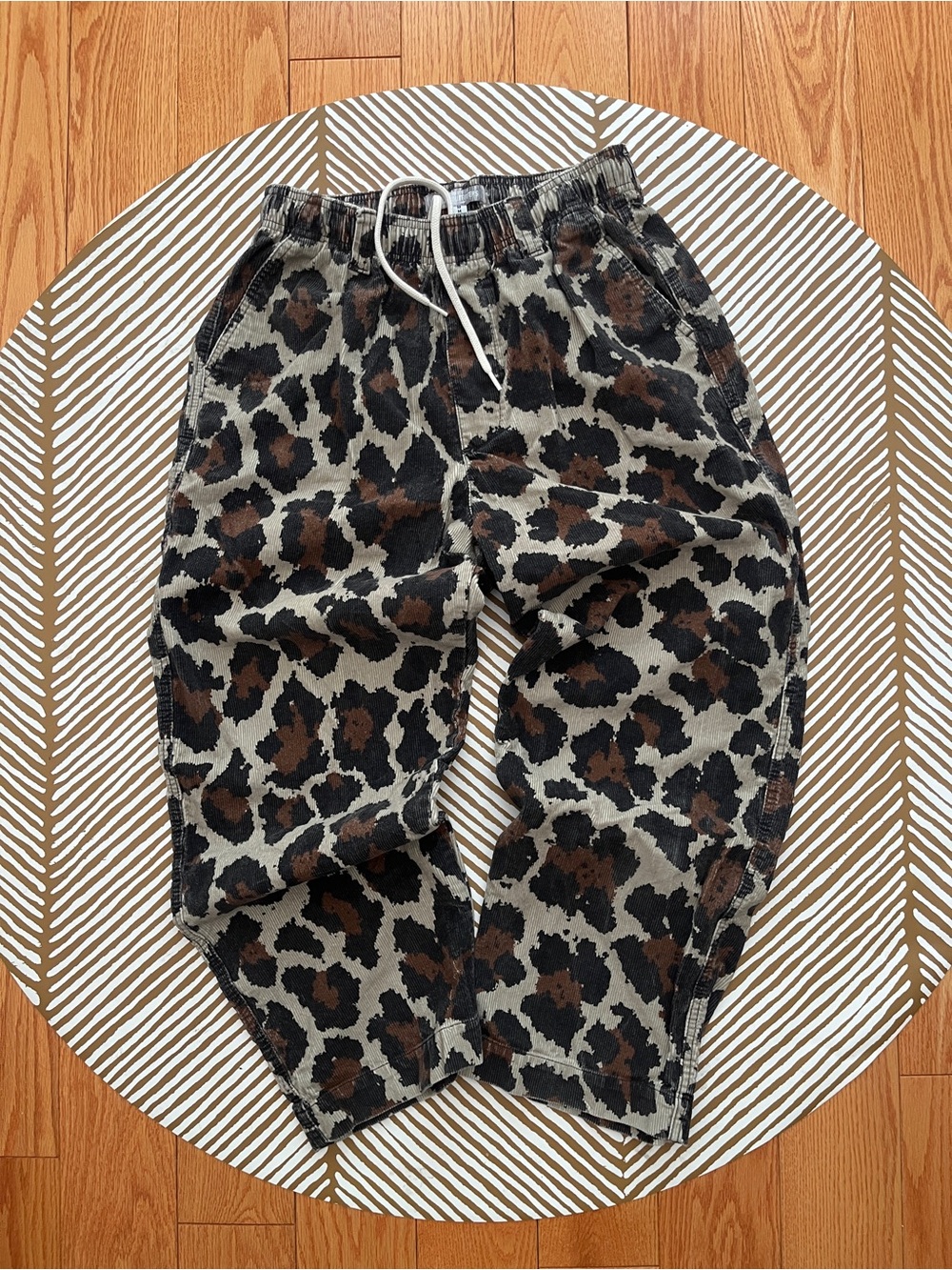 Urban Outfitters Leopard Corduroy Beach Pant (M)